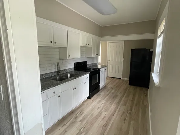 1620 E 37th St, Kansas City, MO 64109