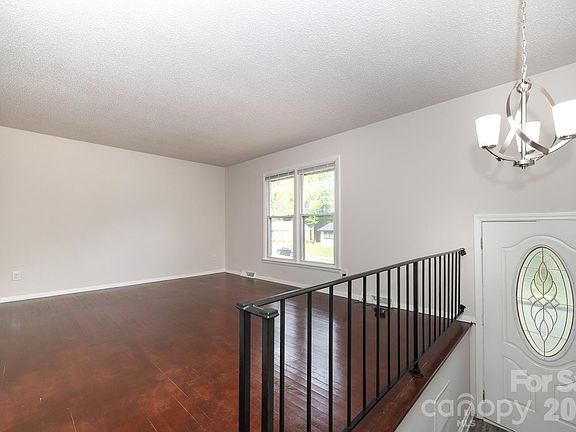 2nd image of 5001 Springview Rd