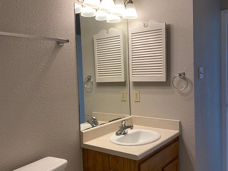 510 Willowbend Cv — Photo 13