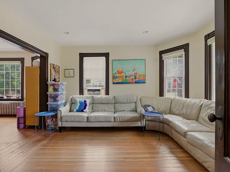82 Van Zandt Ave — Photo 3