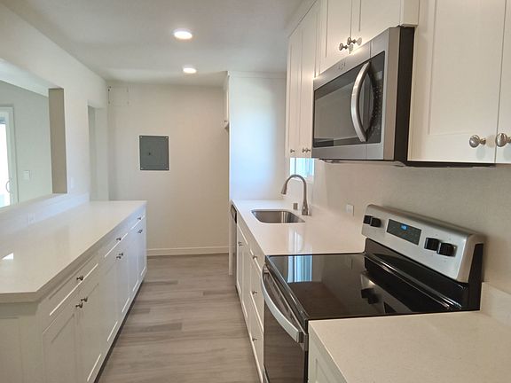 3rd image of 333 Poplar St #20