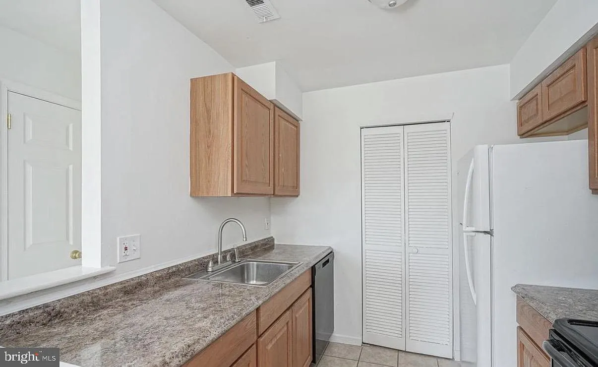 2 bed, 2.0 bath, 1112 sqft, $2,150 — Photo 3