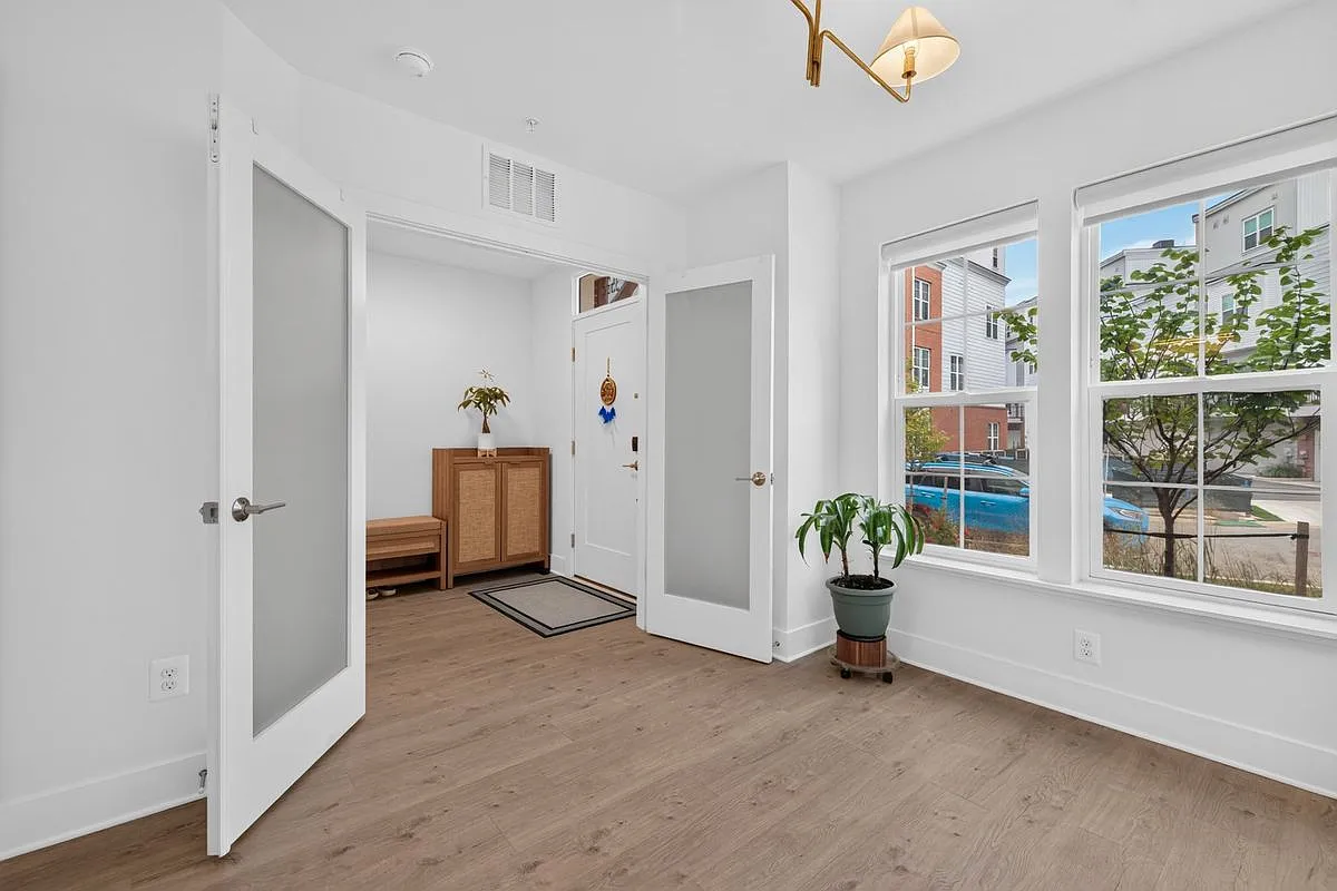 4 bed, 4.5 bath, 2346 sqft, $5,500 — Photo 4