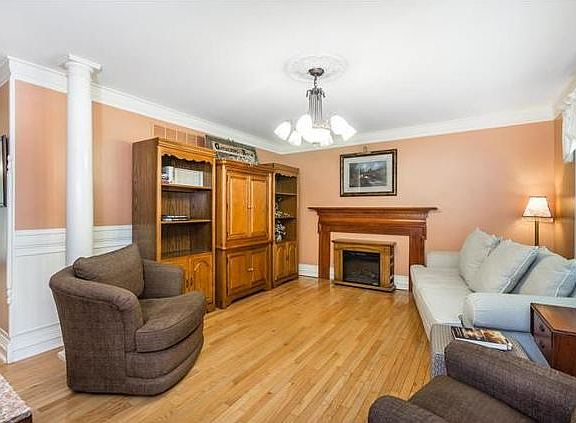 3rd image of 8 Brittany Ct