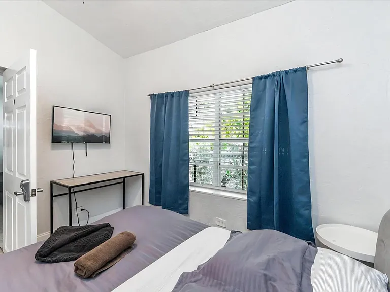 3401 SW 48th Ave — Photo 9