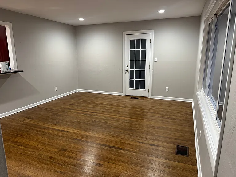 10187 N College Ave — Photo 5