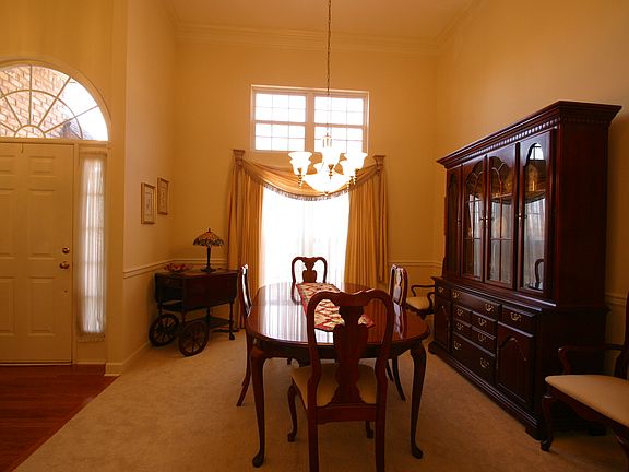 13 ft. Ceiling in Din Rm.