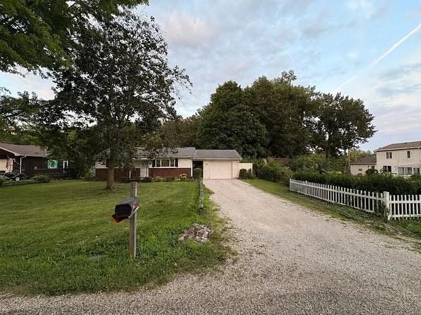 3701 Crestwood Circle Dr, Danville, IL 61832