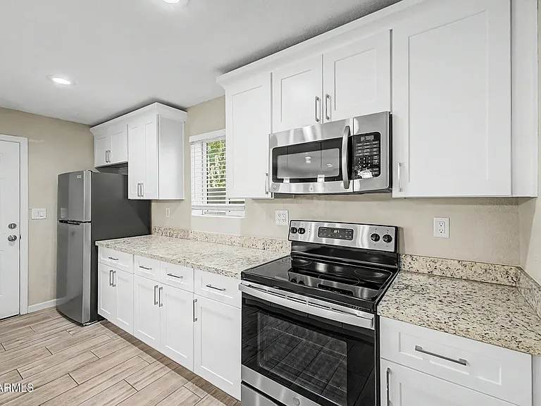 950 E Lilac Dr — Photo 13