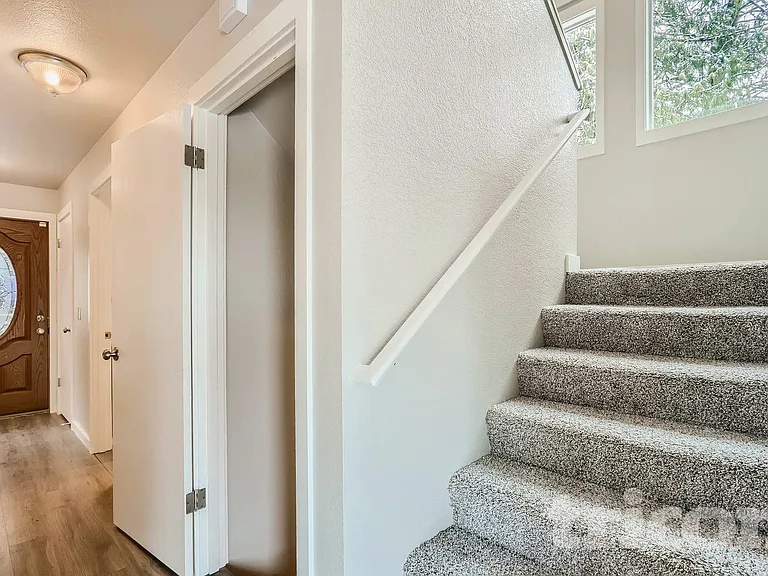 10727 Lake View Dr — Photo 3