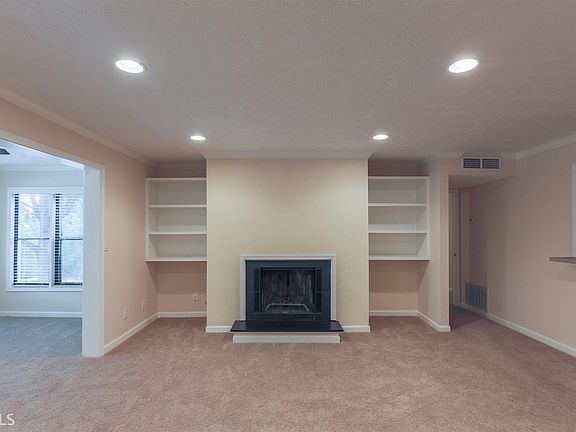 2nd image of 1002 Summit North Dr NE