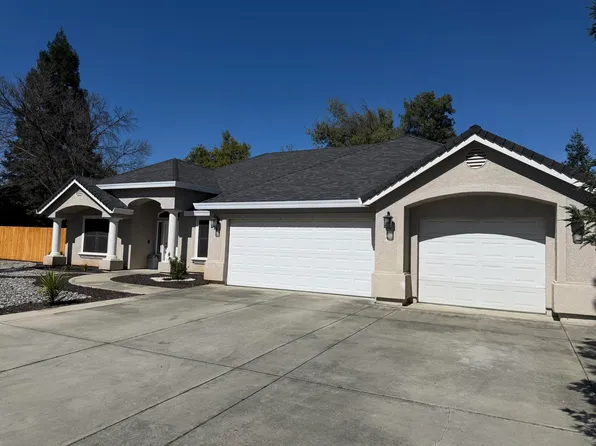 2704 Western Oak Dr, Redding, CA 96002