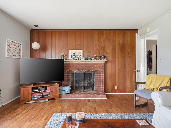 5th image of 3425 W Brook Dr