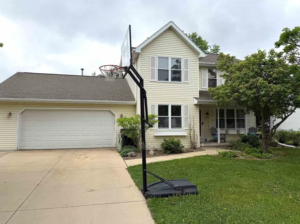 2933 Sunray Ln, Green Bay, WI 54313