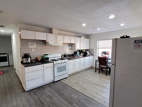 5th image of 1285 W 35th St