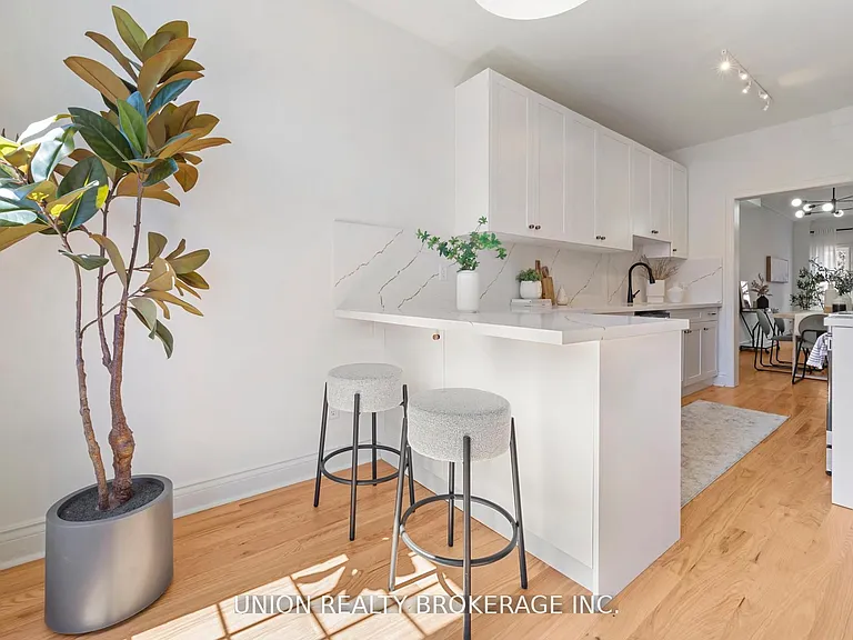 59D Woodbine Ave — Photo 5