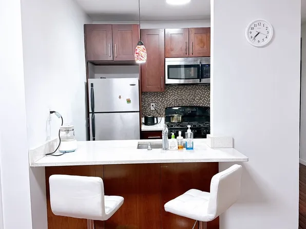3591 161st St APT 3L, Flushing, NY 11358