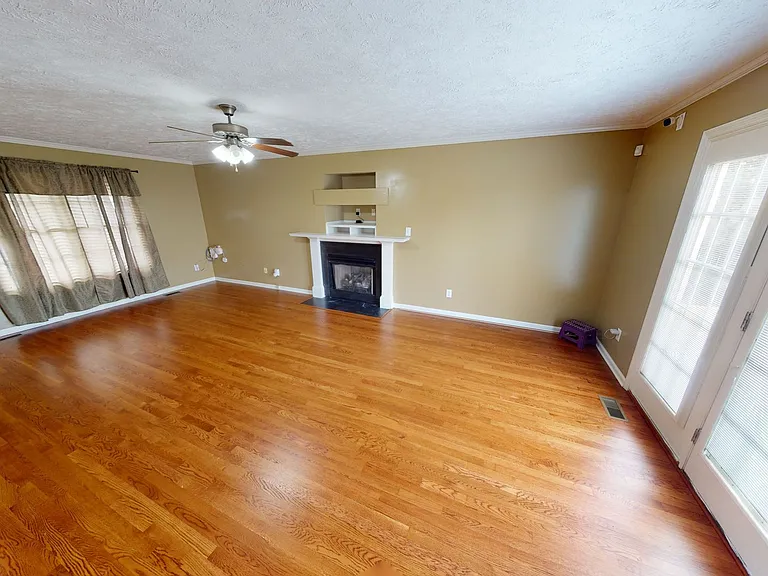 2438 Larwood Dr — Photo 11