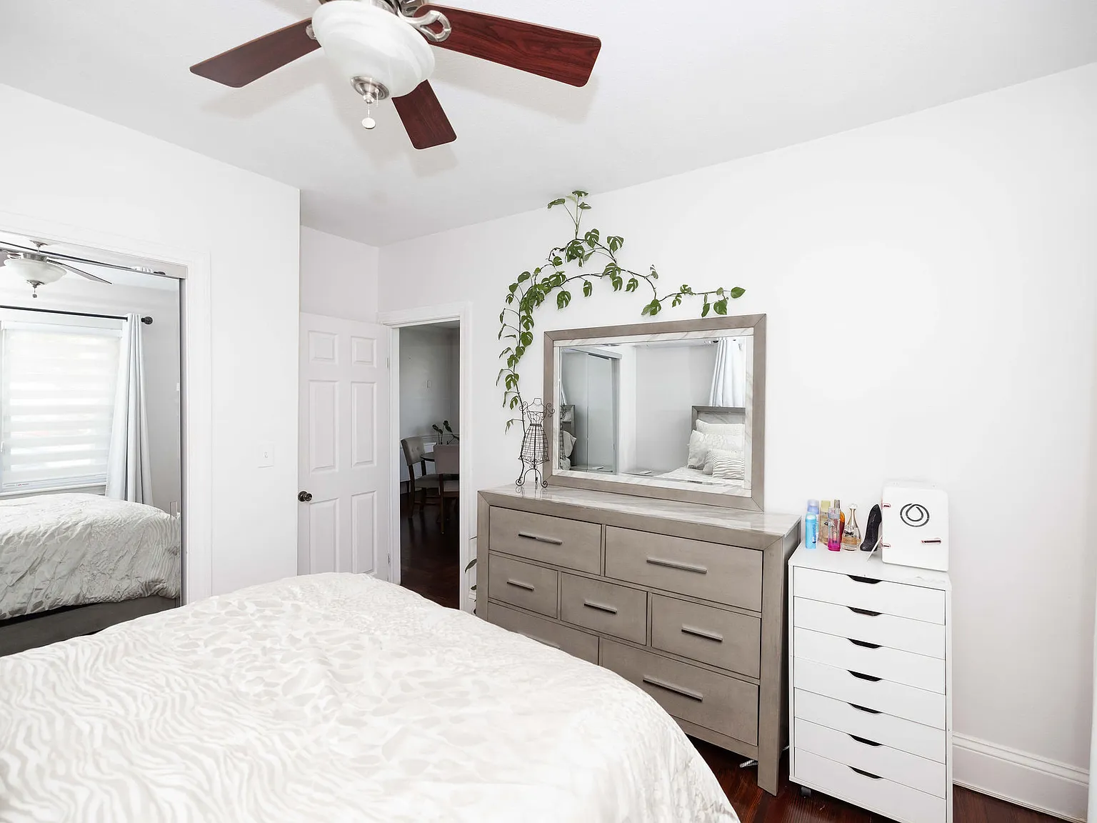 3 bed, 1128 sqft, $2,850 — Photo 2