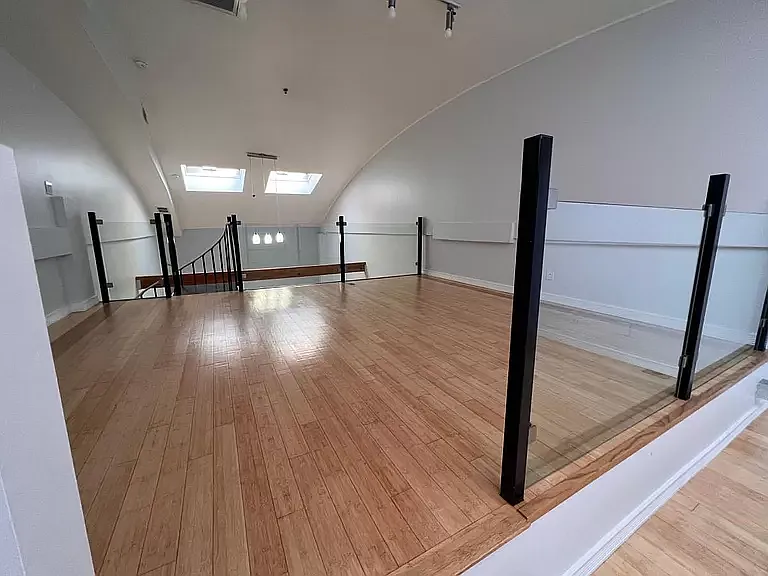 1043 S Grand Ave — Photo 4