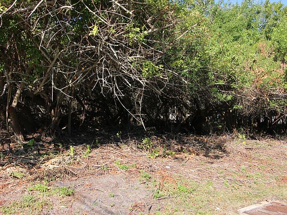 3rd image of 919 SW Becker Rd