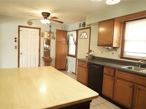 3rd image of 1203 S Highland Dr
