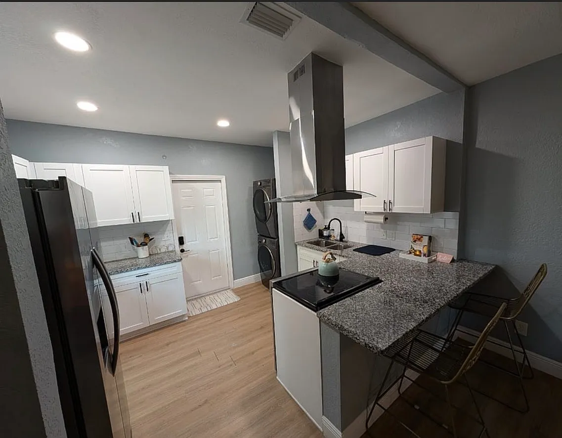 3 bed, 836 sqft, $2,400 — Photo 4