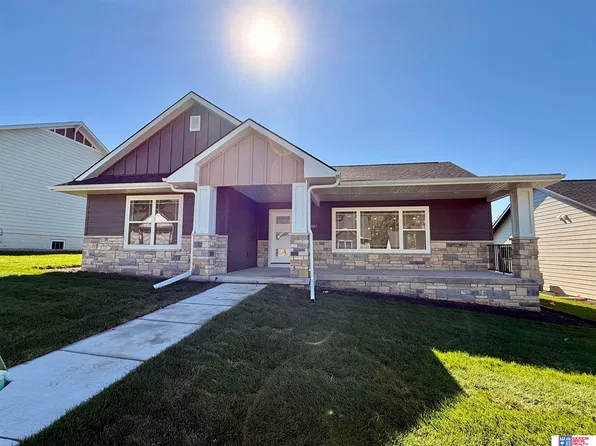 1087 Ironwood Dr, Seward, NE 68434
