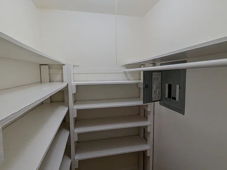 9216 Seymour Ave #1W — Photo 6