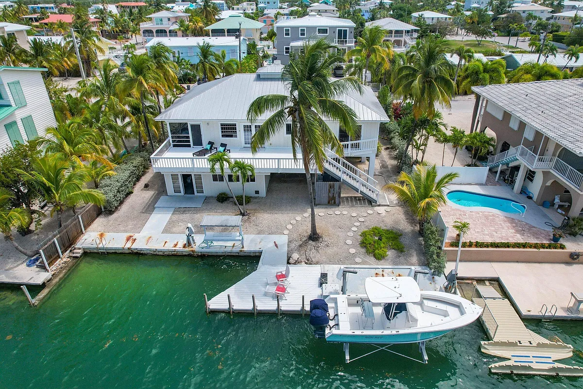 Building Photo - 840 Lagoon Dr