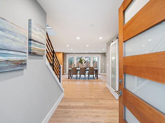 3rd image of 786 Lakemead Way