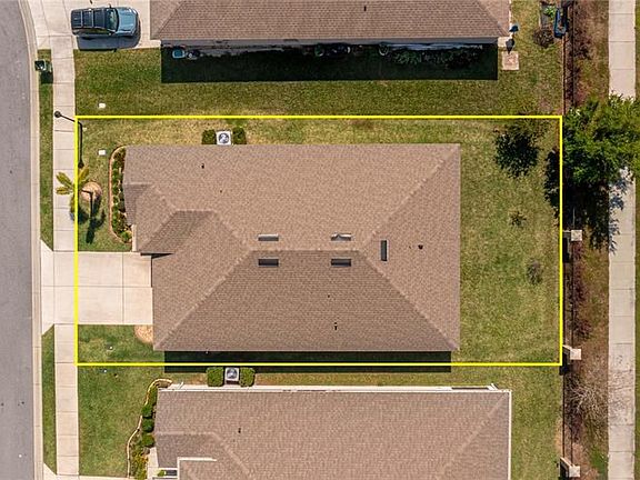 5th image of 220 Waterside Cir
