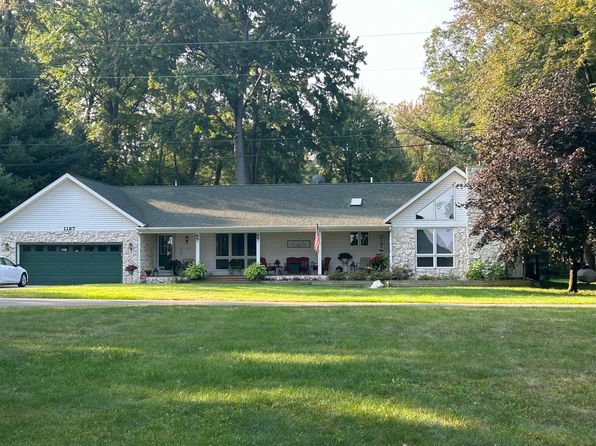 1127 Wolf Lake Dr, Baldwin, MI 49304