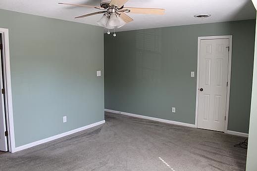 5th image of 325 Lumpkin Ave APT 15