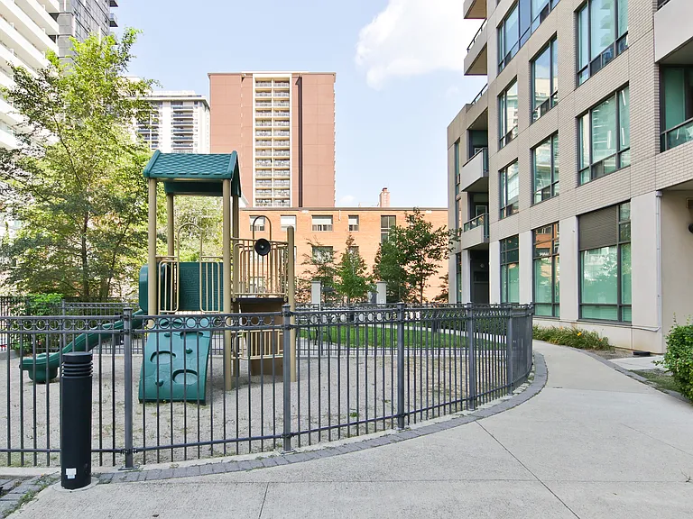 220 Redpath Ave #603 — Photo 13