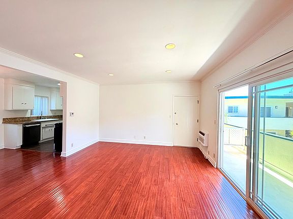 4th image of 8130 Norton Ave #17