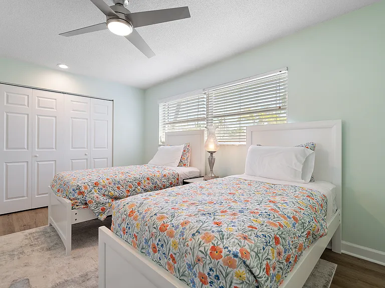 291 N Tessier Dr — Photo 40