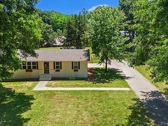 3rd image of 113 Robertson Dr