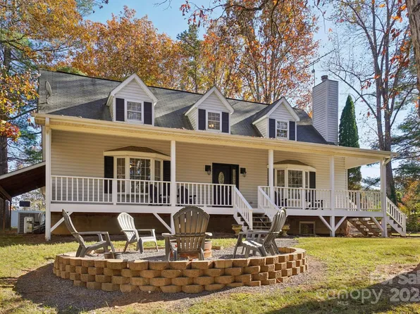 17 Old Gap Creek Rd, Fairview, NC 28730