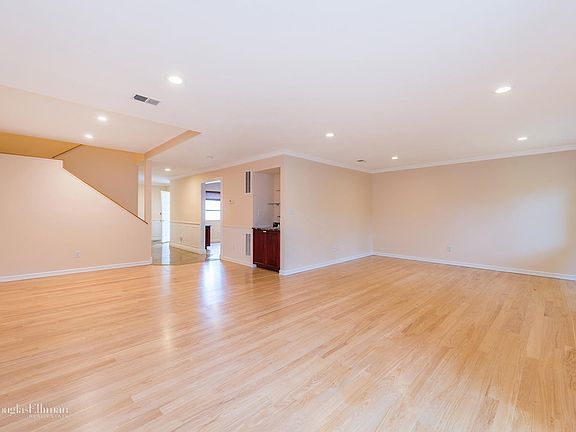 3rd image of 40 Chestnut Ln