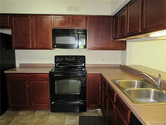 2nd image of 2645 Greenstone Blvd #603-101-1