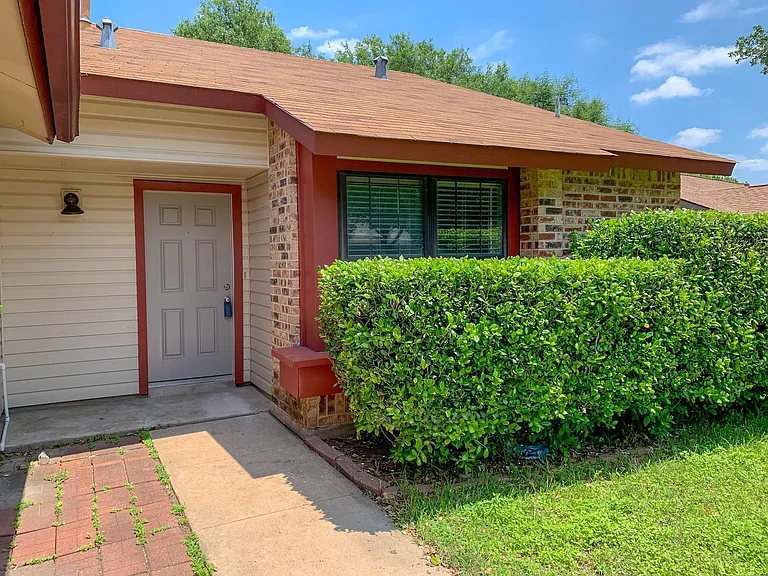 1604 Holstein Dr — Photo 3