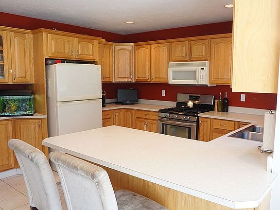 3rd image of 454 Sharon Rd