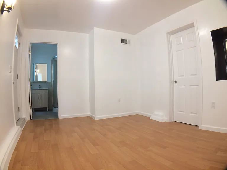 438 Willits St #2 — Photo 4
