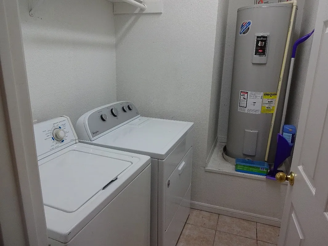 4 bed, 1888 sqft, $2,200 — Photo 4