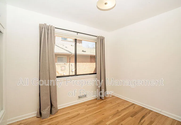 1330 Cedar Ave — Photo 9