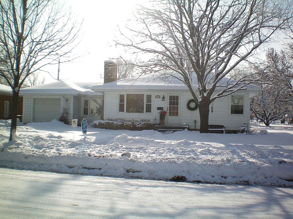 Nice corner lot