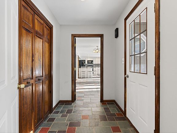 5th image of 22 Abenaki Acres Road