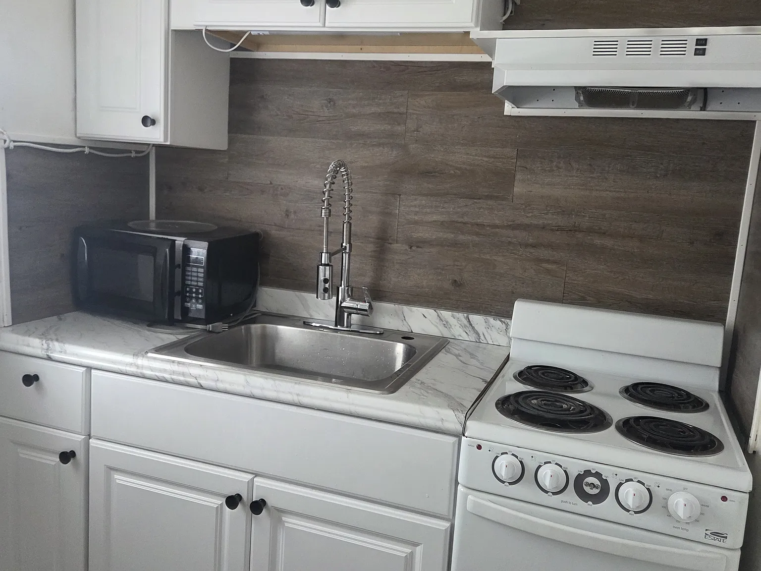1 bed, 5500 sqft, $825 — Photo 1