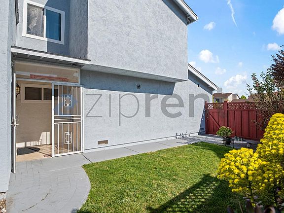 4th image of 37789 Essanay Pl